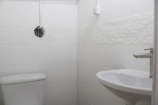 Lavabo de casa para alugar com 1 quarto, 70m² em Bom Retiro, São Paulo