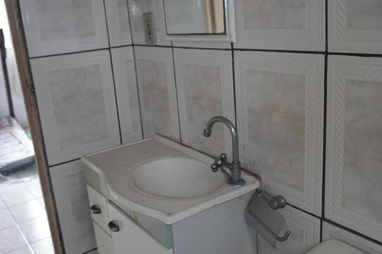 Banheiro de apartamento à venda com 2 quartos, 50m² em Conjunto Habitacional Santa Etelvina Ii, São Paulo