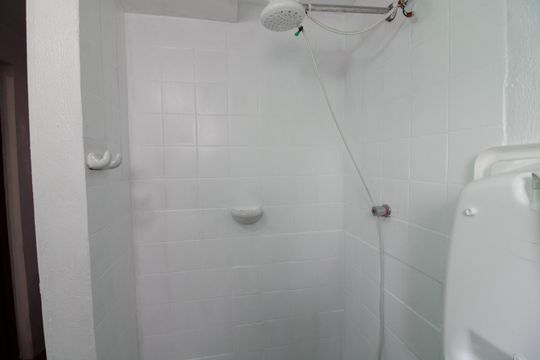 Banheiro de apartamento à venda com 2 quartos, 48m² em Conjunto Habitacional Padre Manoel da Nobrega, São Paulo