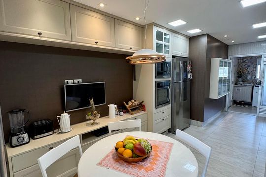 Cozinha de apartamento à venda com 4 quartos, 244m² em Água Branca, São Paulo