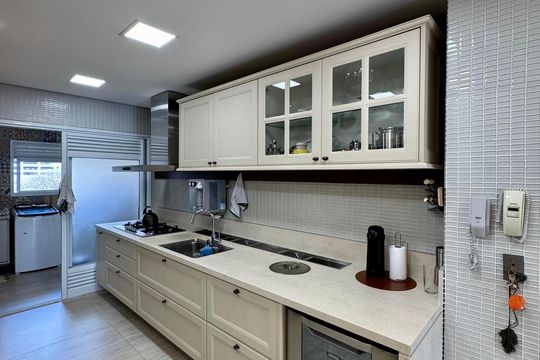 Cozinha de apartamento à venda com 4 quartos, 244m² em Água Branca, São Paulo