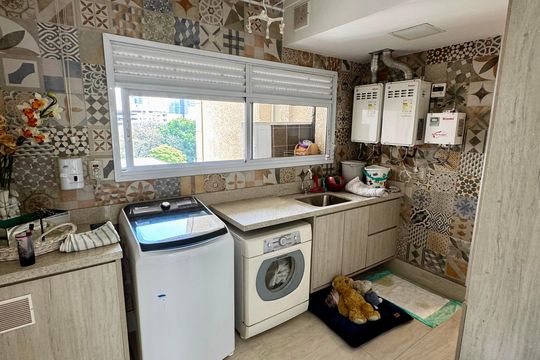 lavanderia de apartamento à venda com 4 quartos, 244m² em Água Branca, São Paulo