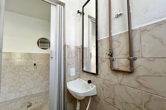 Banheiro da Suíte 1 de casa para alugar com 2 quartos, 90m² em Santos Dumont, Juiz de Fora