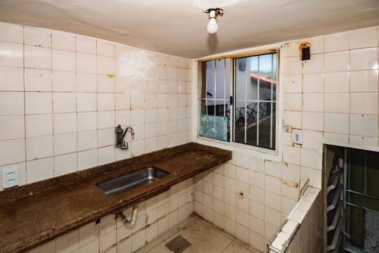 Cozinha de casa para alugar com 2 quartos, 120m² em Planalto, Belo Horizonte