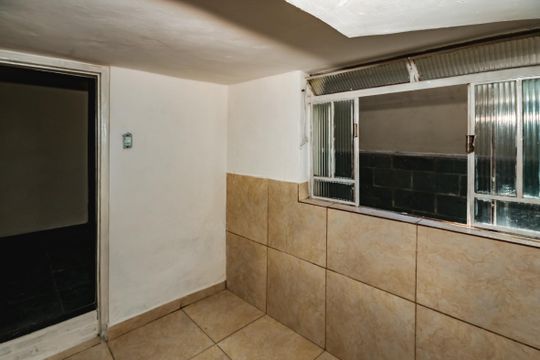 Quarto 1 de casa para alugar com 2 quartos, 120m² em Planalto, Belo Horizonte