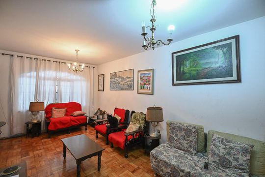 Casa à venda com 5 quartos, 210m² em Jardim Umarizal, São Paulo