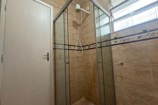 Banheiro de apartamento para alugar com 1 quarto, 60m² em Portuguesa, Rio de Janeiro