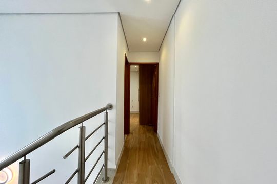 Corredor de casa à venda com 3 quartos, 225m² em Vila do Bosque, São Paulo