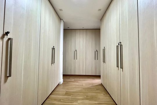 Closet da Suíte  de casa à venda com 3 quartos, 225m² em Vila do Bosque, São Paulo