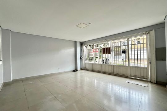 Garagem de casa à venda com 3 quartos, 225m² em Vila do Bosque, São Paulo
