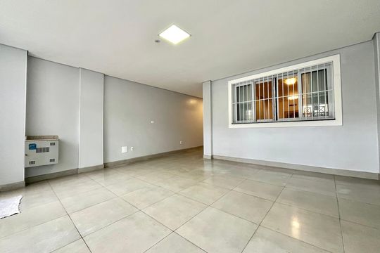 Garagem de casa à venda com 3 quartos, 225m² em Vila do Bosque, São Paulo