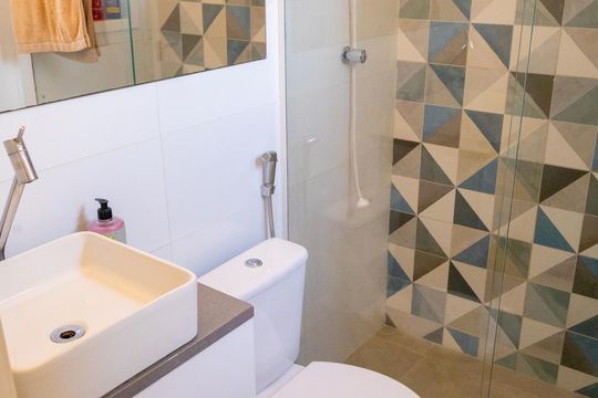 Banheiro da Suíte  de casa de condomínio à venda com 3 quartos, 160m² em Taquara, Rio de Janeiro
