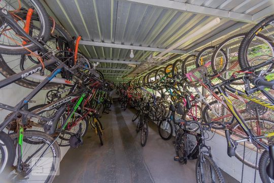 Bicicletário de apartamento para alugar com 2 quartos, 57m² em Loteamento Country Ville, Campinas
