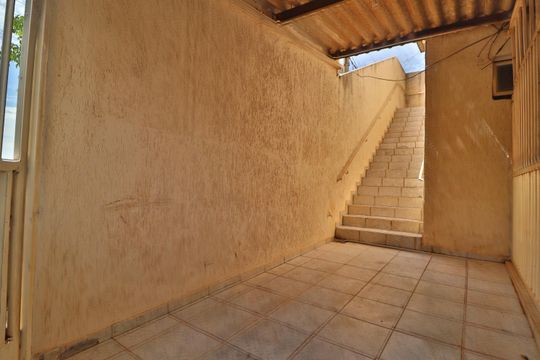 Garagem de casa para alugar com 3 quartos, 60m² em Tibery, Uberlândia