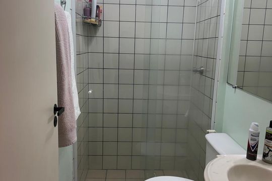 Banheiro de apartamento à venda com 2 quartos, 47m² em Vila Georgina, Campinas