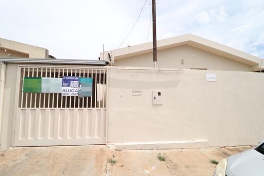 Plaquinha de casa para alugar com 3 quartos, 89m² em Santa Mônica, Uberlândia