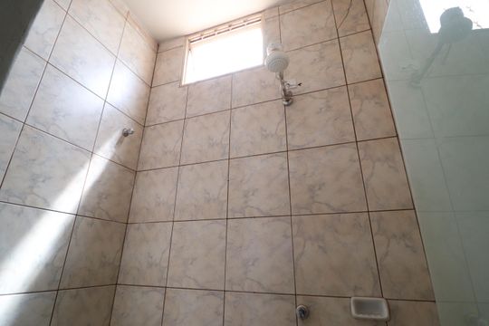 Banheiro Social de casa para alugar com 3 quartos, 60m² em Santa Mônica, Uberlândia