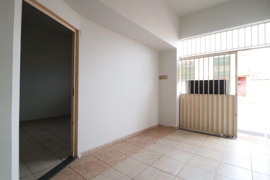 Garagem de casa para alugar com 3 quartos, 60m² em Santa Mônica, Uberlândia