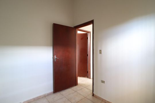 Quarto 2 de casa para alugar com 3 quartos, 60m² em Santa Mônica, Uberlândia
