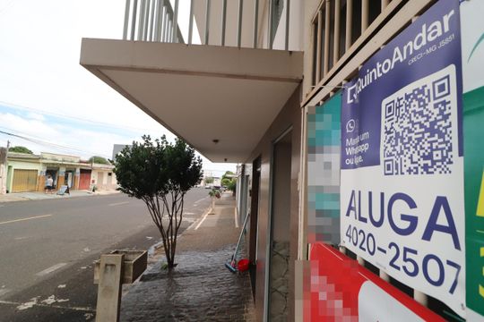 Placa de casa para alugar com 3 quartos, 60m² em Santa Mônica, Uberlândia