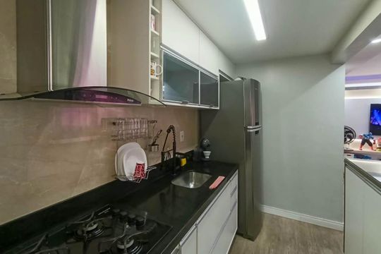 Cozinha de casa de condomínio para alugar com 2 quartos, 90m² em Campo Grande, Rio de Janeiro