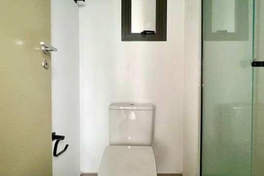 Banheiro de kitnet/studio à venda com 1 quarto, 36m² em Pinheiros, São Paulo