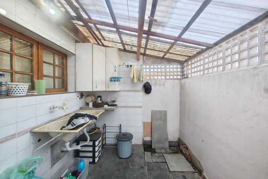 Área de serviço de casa para alugar com 2 quartos, 90m² em Vila Leonor, São Paulo