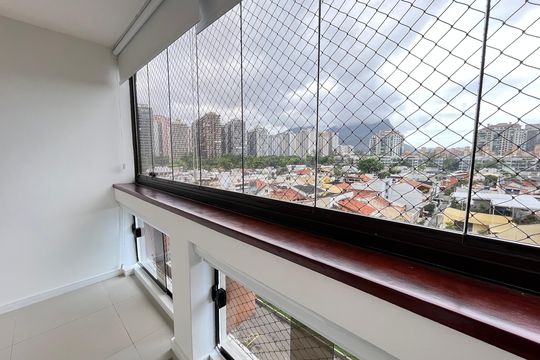 Varanda integrada  de apartamento para alugar com 2 quartos, 70m² em Barra da Tijuca, Rio de Janeiro