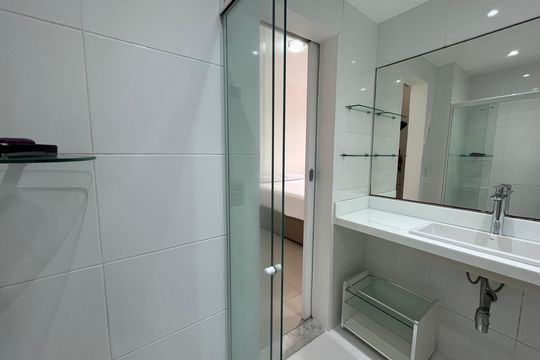 Banheiro da Suíte de apartamento para alugar com 2 quartos, 70m² em Barra da Tijuca, Rio de Janeiro