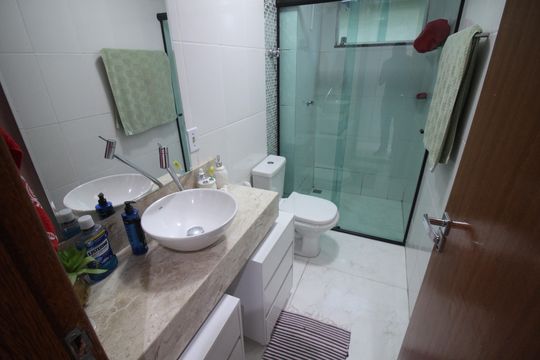 Banheiro de apartamento à venda com 2 quartos, 60m² em Diamante, Belo Horizonte