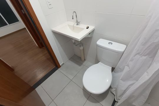 BANHEIRO 1 de apartamento para alugar com 2 quartos, 50m² em São José do Barreto, Macaé