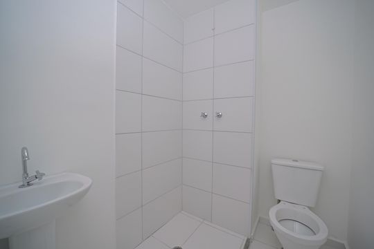 Banheiro de apartamento à venda com 2 quartos, 43m² em Vila Silvia, São Paulo