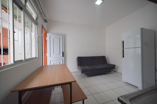 Sala/Cozinha de kitnet/studio para alugar com 1 quarto, 35m² em Capoeiras, Florianópolis