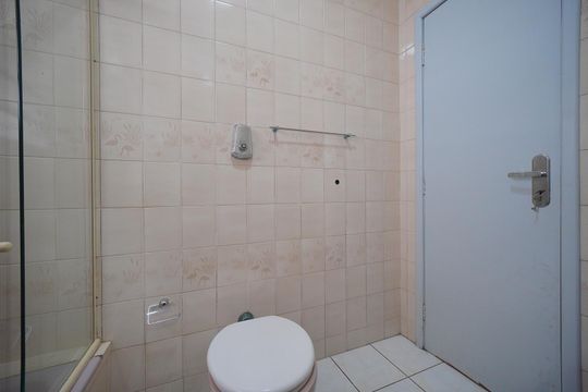 Banheiro de kitnet/studio para alugar com 1 quarto, 35m² em Capoeiras, Florianópolis