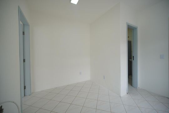 Sala/Cozinha de kitnet/studio para alugar com 1 quarto, 35m² em Capoeiras, Florianópolis