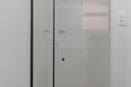 Banheiro de apartamento para alugar com 1 quarto, 40m² em Aclimação, São Paulo