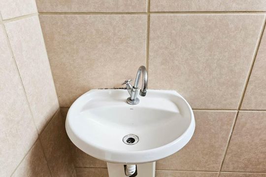 Banheiro de apartamento para alugar com 2 quartos, 50m² em Paciência, Rio de Janeiro