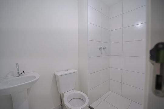 Banheiro de apartamento à venda com 2 quartos, 43m² em Vila Silvia, São Paulo