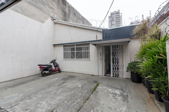 Fachada de casa à venda com 2 quartos, 135m² em Chácara Santo Antônio (zona Sul), São Paulo
