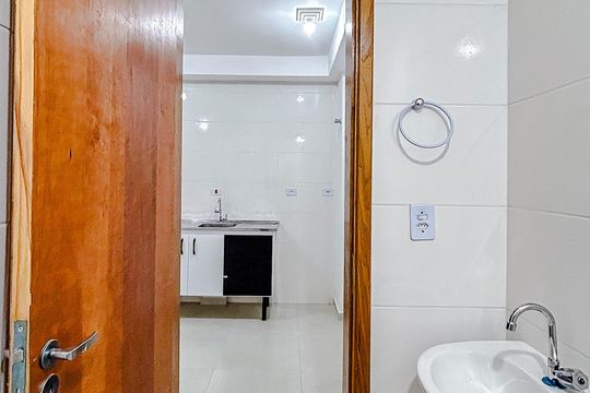 Banheiro de kitnet/studio para alugar com 1 quarto, 24m² em Vila Carrão, São Paulo
