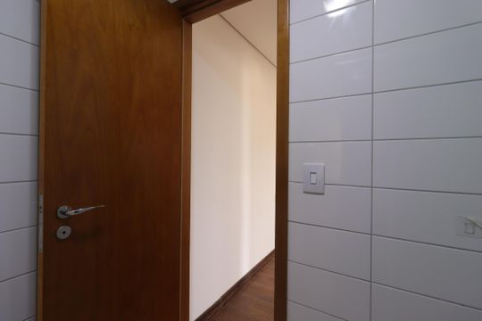Banheiro de apartamento à venda com 2 quartos, 54m² em Utinga, Santo André
