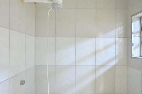 Banheiro de casa para alugar com 1 quarto, 45m² em Vila Progredior, São Paulo