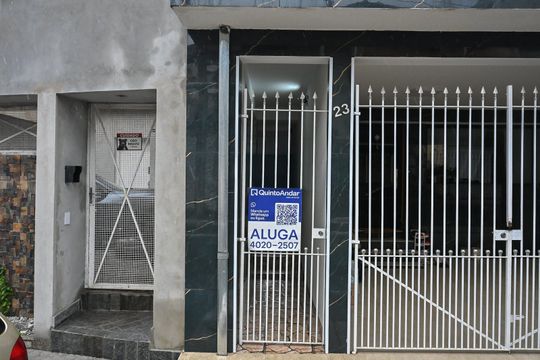 Fachada de casa para alugar com 1 quarto, 45m² em Vila Progredior, São Paulo