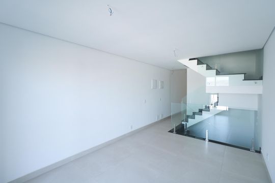 Sala de casa à venda com 3 quartos, 152m² em Vila Nogueira, Diadema