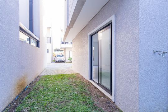 Garagem de casa de condomínio à venda com 2 quartos, 117m² em Boa Vista, Curitiba
