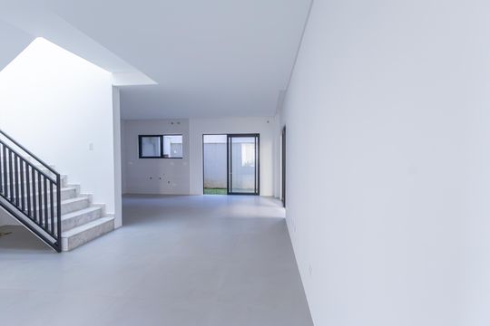 Sala/Cozinha de casa de condomínio à venda com 2 quartos, 117m² em Boa Vista, Curitiba