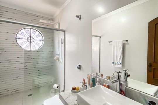 Banheiro da Suíte 2 de casa à venda com 4 quartos, 450m² em Jardim Maringa, São Paulo