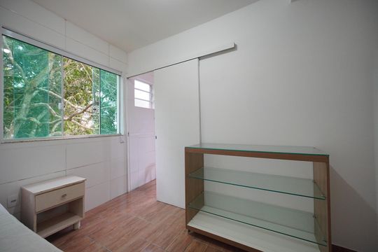 Quarto  de apartamento para alugar com 1 quarto, 42m² em Cachoeira do Bom Jesus, Florianópolis