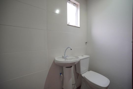 Banheiro  de apartamento para alugar com 1 quarto, 42m² em Cachoeira do Bom Jesus, Florianópolis