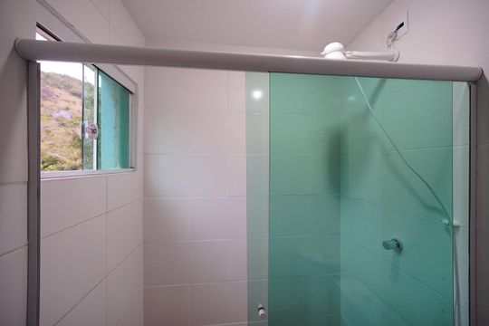 Banheiro de apartamento para alugar com 1 quarto, 42m² em Cachoeira do Bom Jesus, Florianópolis